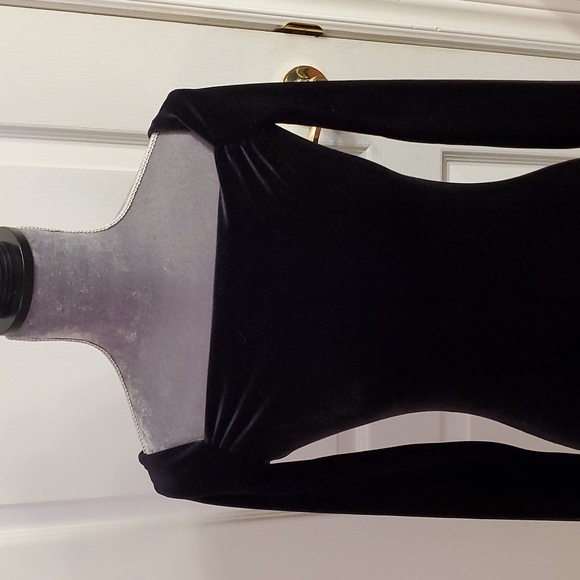 Women's dress - Picture 2 of 6